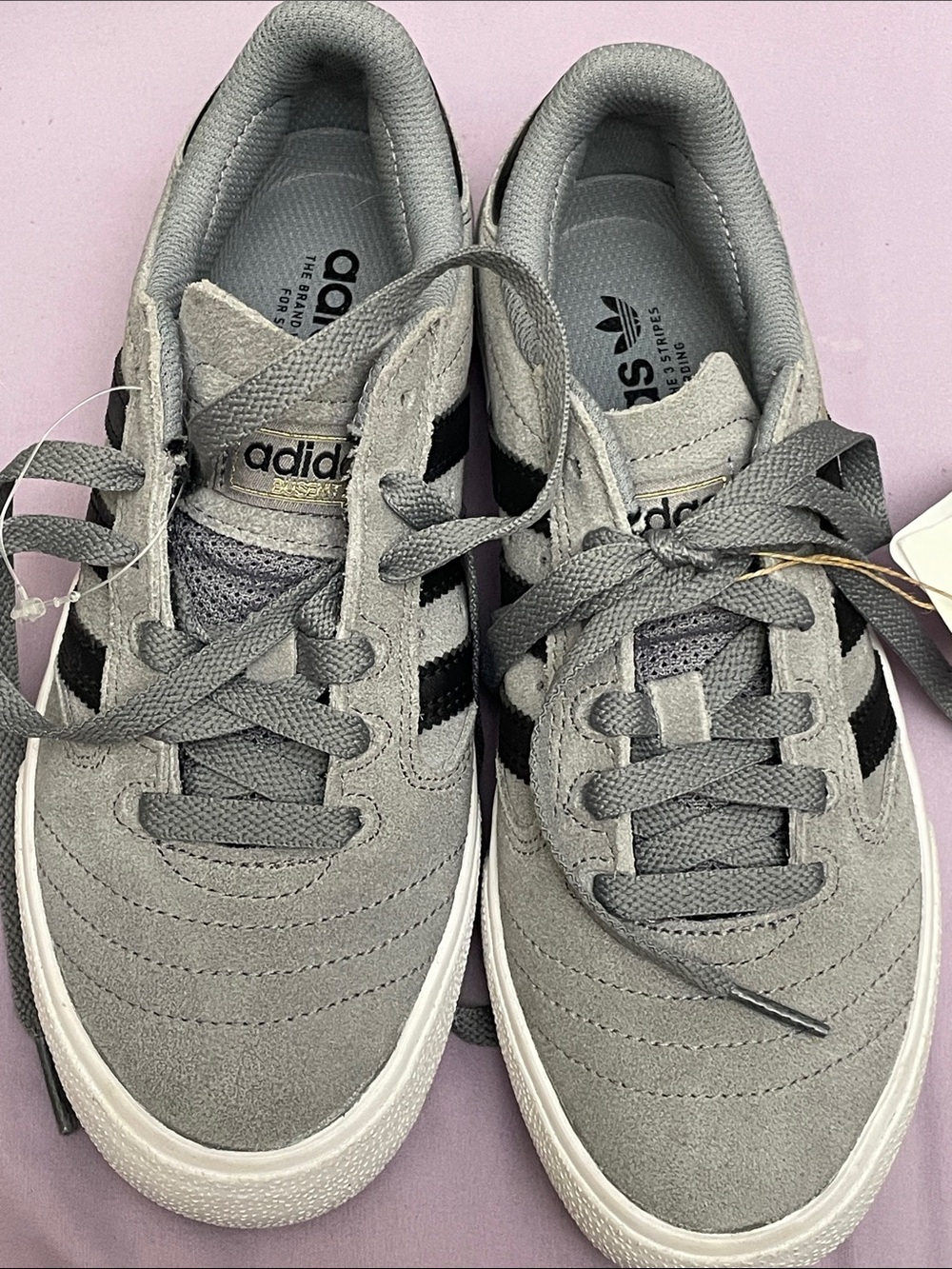 adidas youth big boys/men’s 4 women 5.5 Gray Suede Sneakers with Black Stripes - Picture 8 of 13
